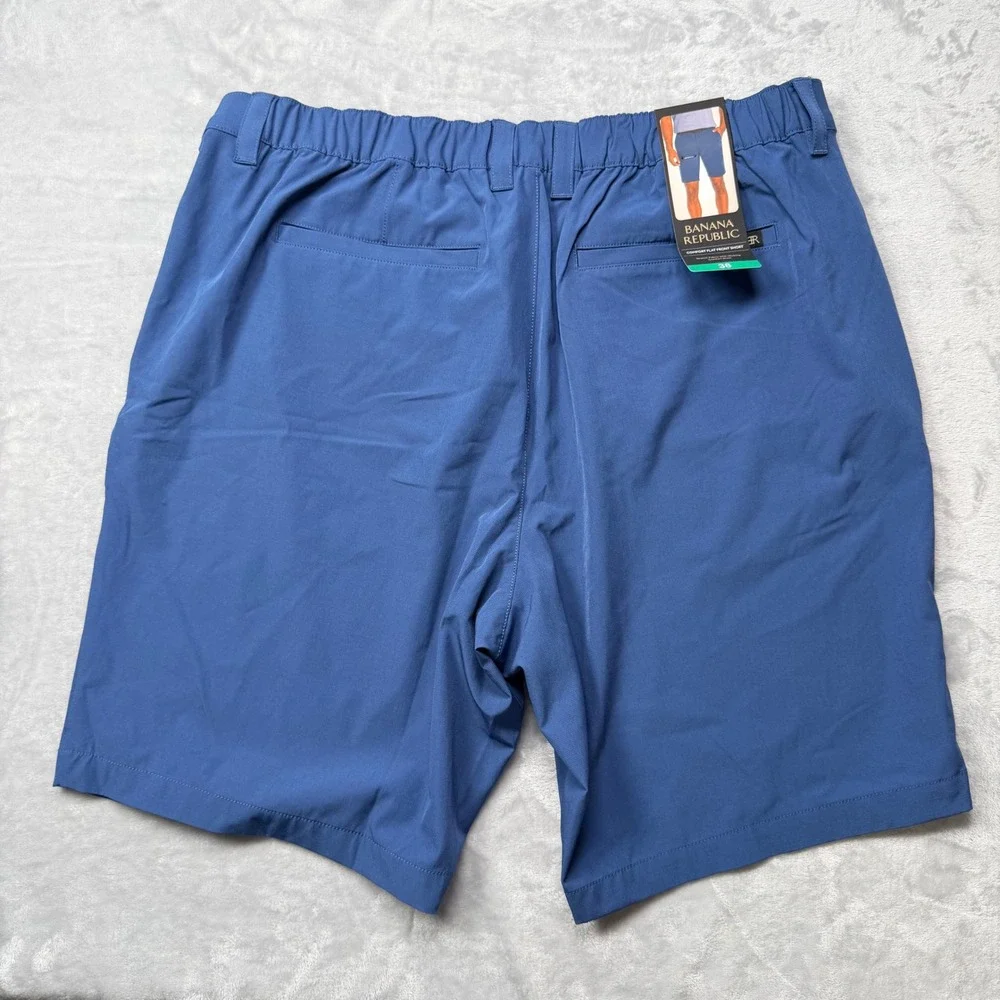 Banana Republic Mens Comfort Flat Front Shorts Blue Stretch Wicking Size 38
